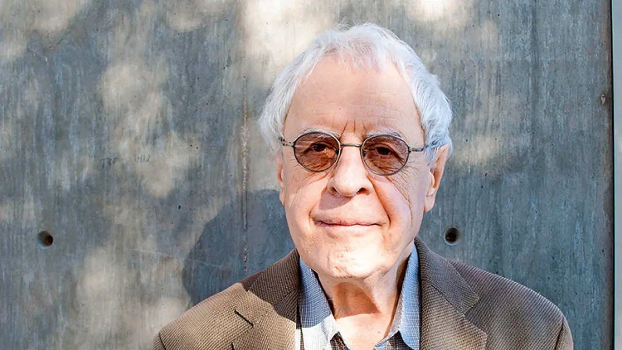 Charles Simic, poeta adepto do jogo de palavras, morre aos 84 anos