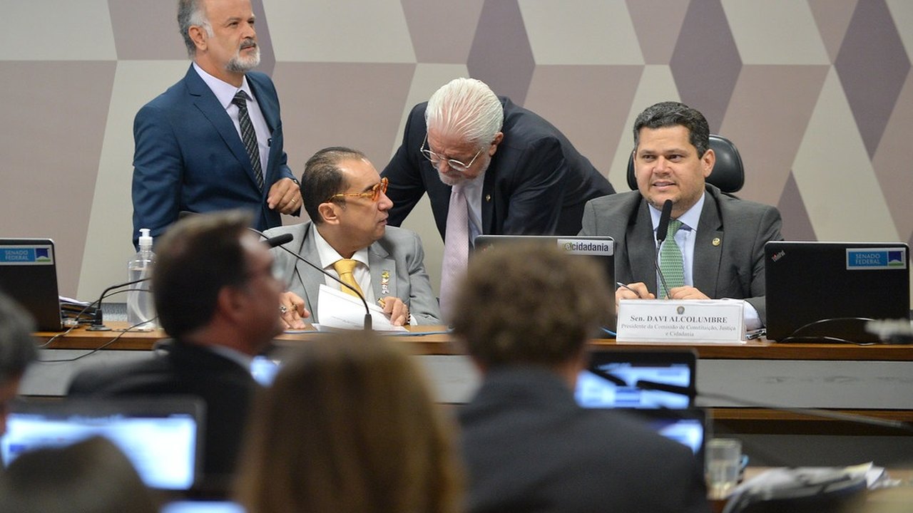 CCJ da Câmara cancela reunião desta quarta