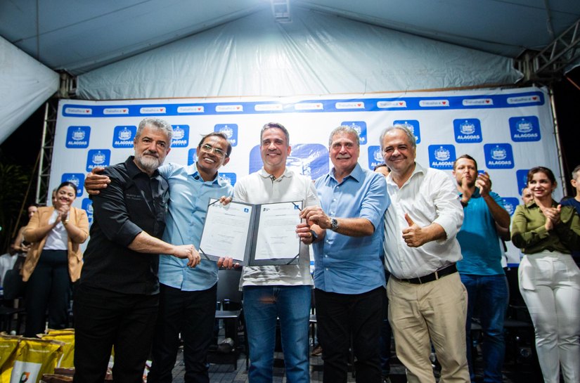 Governo de Alagoas entrega obras de pavimentação e autoriza relocação do Cisp em Messias