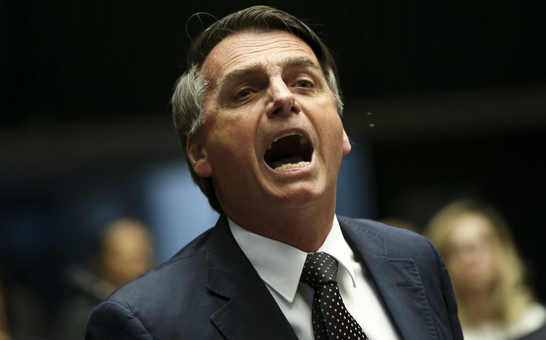 Bolsonaro diz que TV Escola &#8216;deseduca&#8217; e chama Paulo Freire de &#8216;energúmeno&#8217;