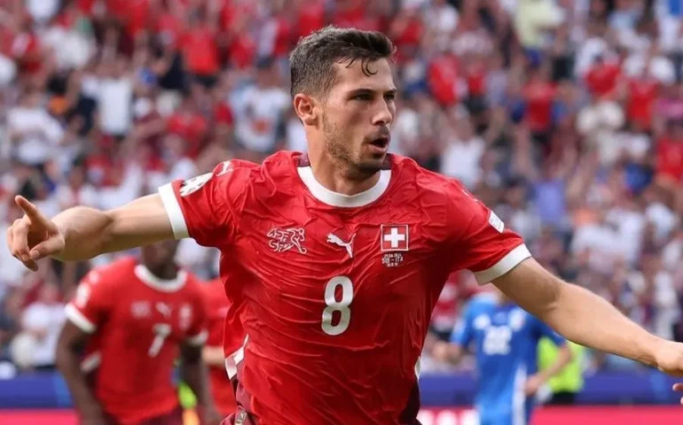 Suíça supera a Itália, quebra tabu de 31 anos e já iguala a sua melhor campanha na Eurocopa