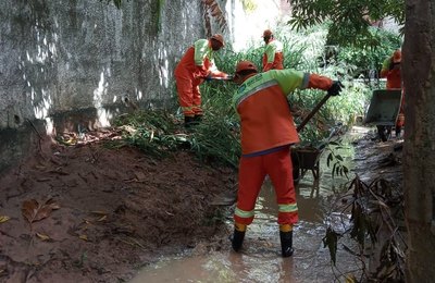 Desenvolvimento Sustentável intensifica limpeza de canais em Maceió