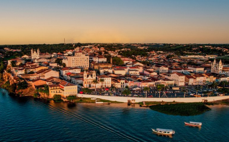 Polícia Civil prende mulher grávida suspeita de homicídio em Penedo