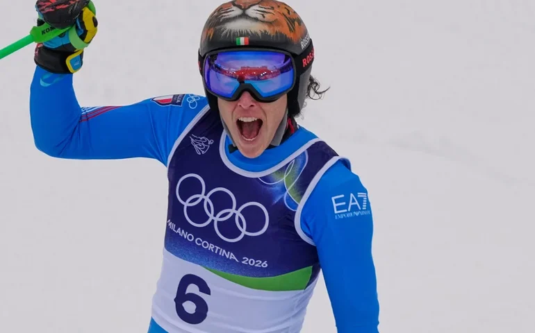 Italiana Federica Brignone completa a recuperação e fica perto do ouro no super-G feminino nos Jogos Olímpicos de Inverno