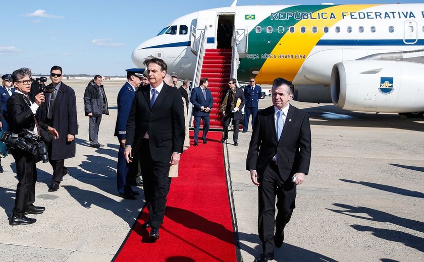 No Twitter, Bolsonaro diz que é uma honra estar na Blair House
