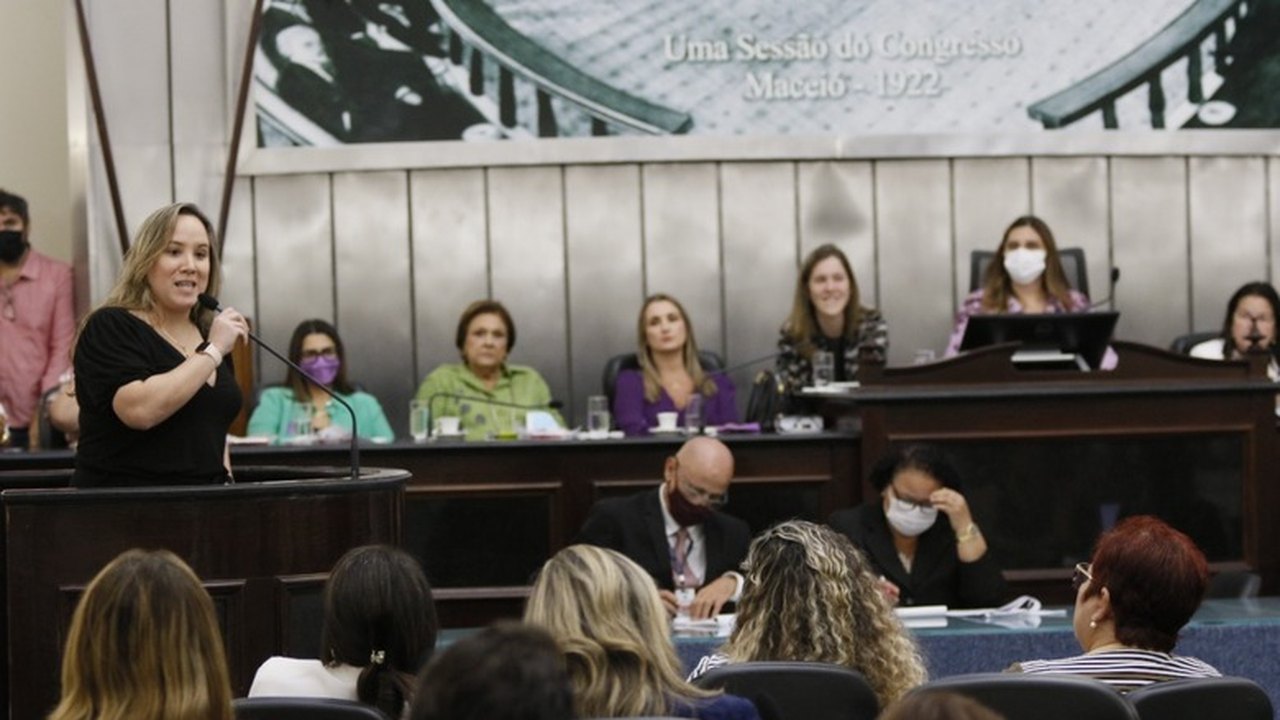 Presidente da OAB/AL, Natália Von Sohsten defende ampliação de debate sobre paridade em espaços de poder