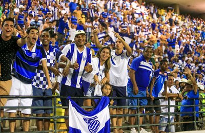 Após assegurar renovações, CSA discute fornecimento de material esportivo