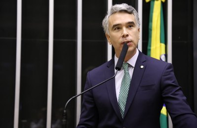 Rafael Brito vê avanço na regra de transição da PEC 6x1 e reforça urgência da votação no Senado