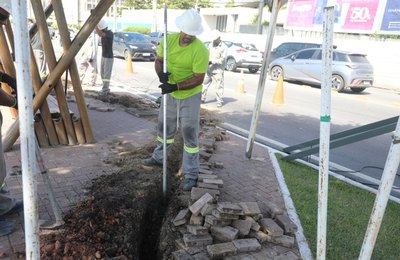 Prefeitura de Maceió reforça iluminação em pontos de ônibus de grande circulação