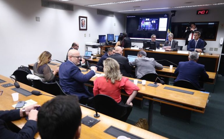 Governos federal e estadual apresentam balanço de ações pós-tragédia no RS, em meio a críticas de empresários