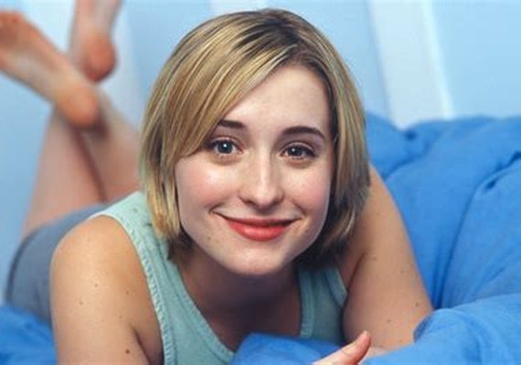 Atriz de &#8216;Smallville&#8217; acusada de tráfico sexual pede para voltar a atuar