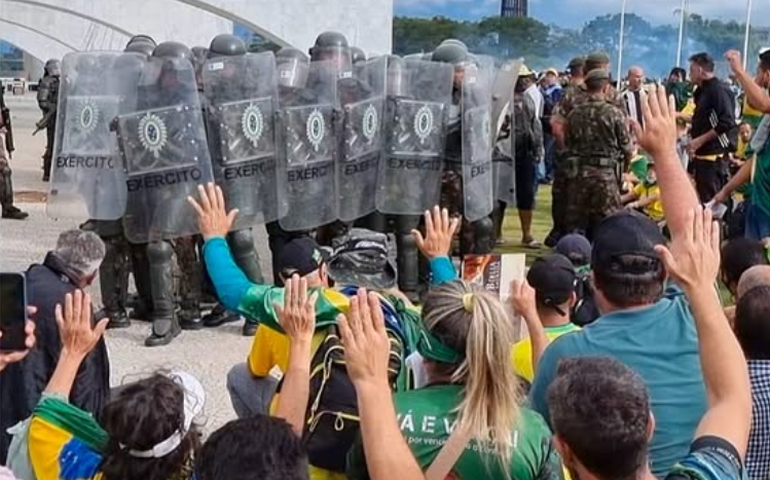 Filme de Sandra Kogut reconta as tensões da eleição de 2022