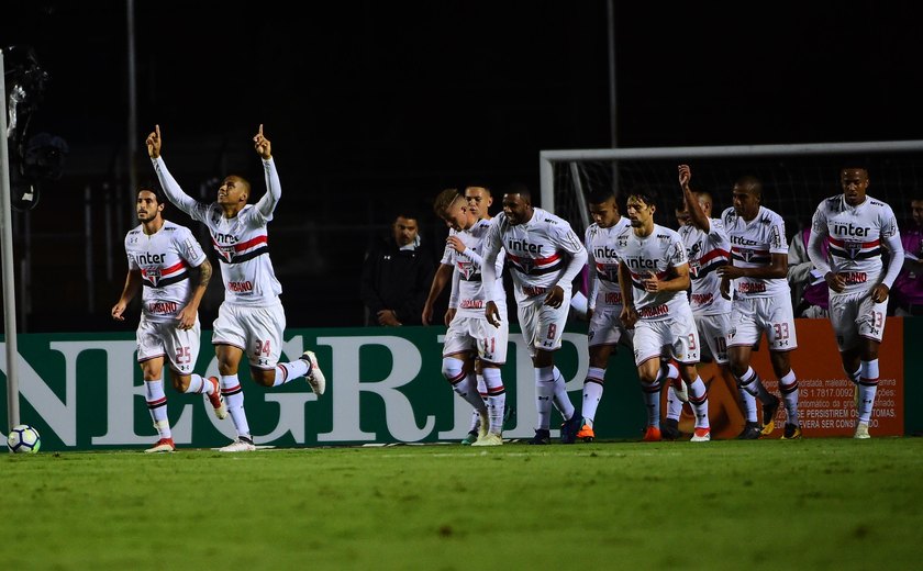 Com time misto, São Paulo vence Paraná na estreia no Brasileirão