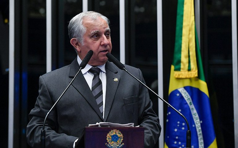 Izalci aponta omissão federal nos atos de 8/1 e cobra informações