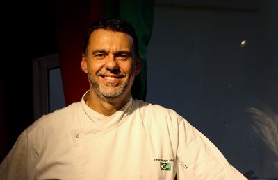 “Escolha do Penedense”: público define o prato principal da aula-show do chef Thiago Maia no Sabor & Jazz