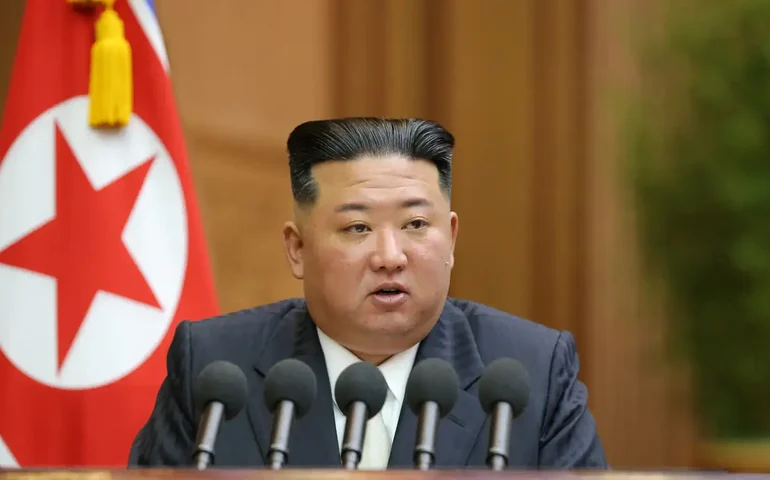 Coreia do Norte afirma ter lançado com sucesso satélite de monitoramento militar