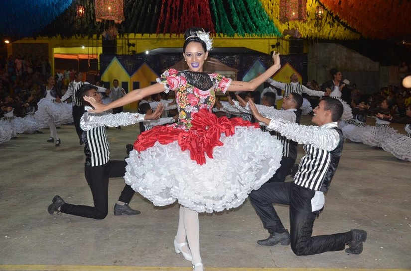 Festival de Quadrilhas Juninas agita Porto Calvo em mais uma noite de festa