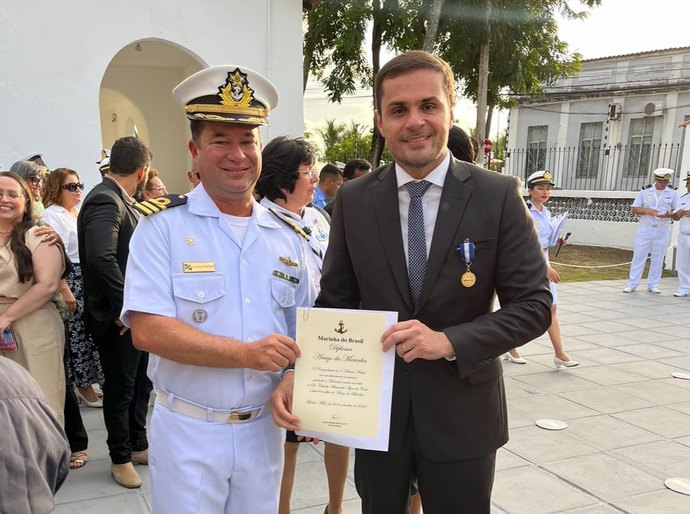 Deputado Alexandre Ayres recebe medalha Amigo da Marinha
