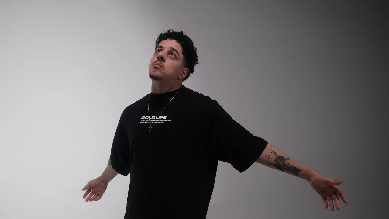 Muzzike lança “PAZZ&KAOZZ” e consolida nova fase ao lado da ROC7