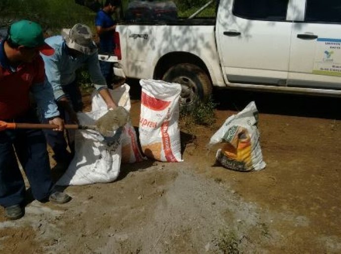Mergulhadores consertam adutora rompida em barragem em Cacimbinhas