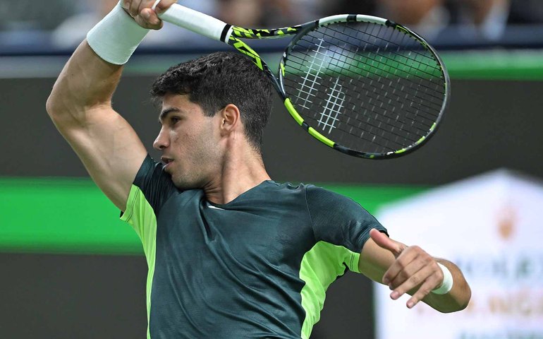 Alcaraz e Djokovic avançam e se enfrentam nas quartas de final no Aberto da Austrália