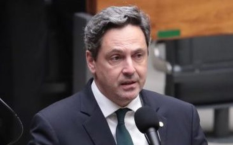 Projeto proíbe entrada e residência de estrangeiros sem documentação no Brasil