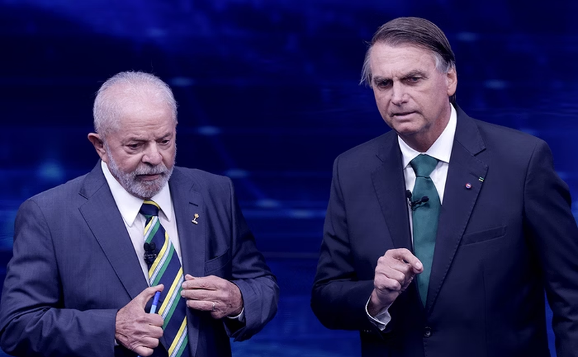 Bolsonaro tem 37,6% das intenções de voto contra 33,6% de Lula, diz pesquisa