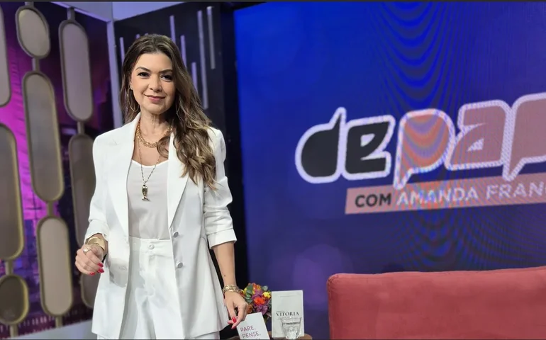 Amanda Françozo esclarece dúvidas jurídicas em seu programa