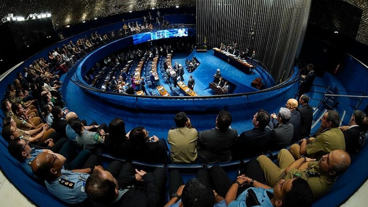 Bolsonaro sanciona Lei que prevê mudanças na Previdência de militares