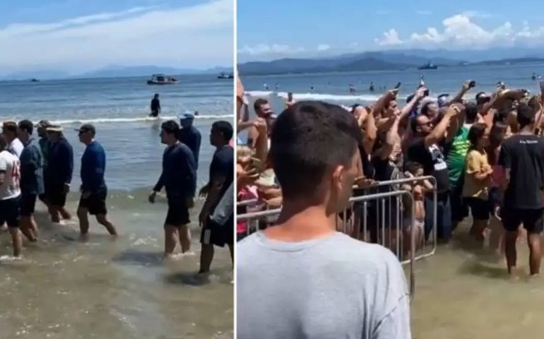 Eduardo Bolsonaro aproveita aglomeração na praia, provoca Lula e cobra apoio
