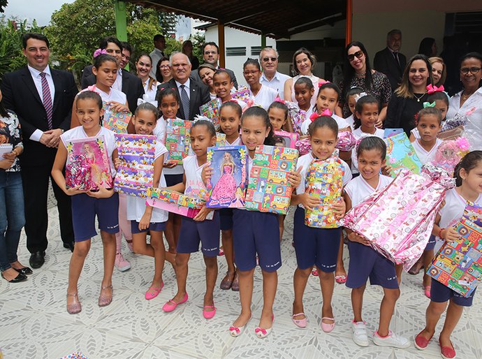 Projeto Servos comemora Dia das Crianças com doações ao Lar da Menina