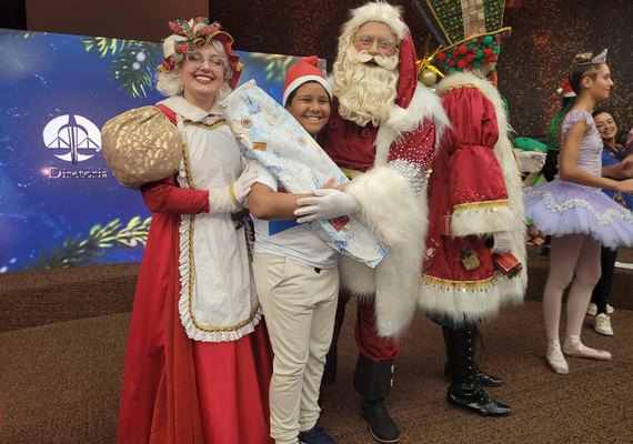 Estudantes da rede estadual são presenteados na Campanha Natal Solidário da Esmal