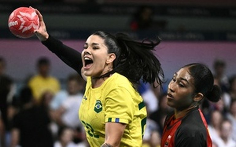 Brasil goleia Angola em 'decisão' e volta às quartas de final do handebol feminino na Olimpíada