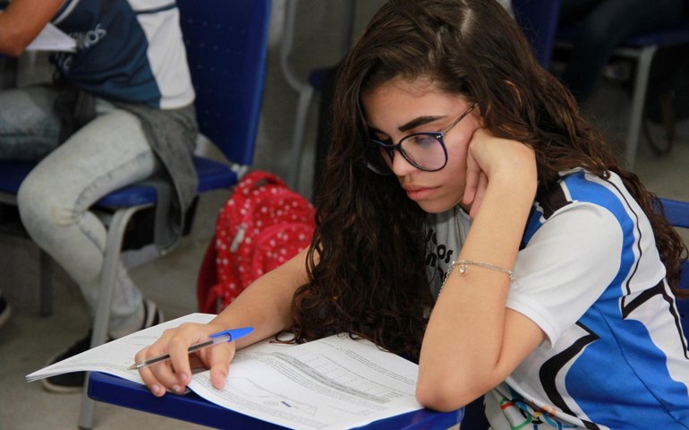 Prova Alagoas testa aprendizado de matemática e português de 154 mil estudantes da rede pública
