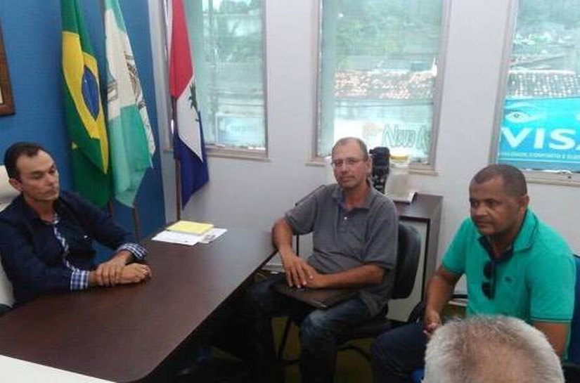 Prefeito de Anadia se reúne com sindicato para discutir salários atrasados