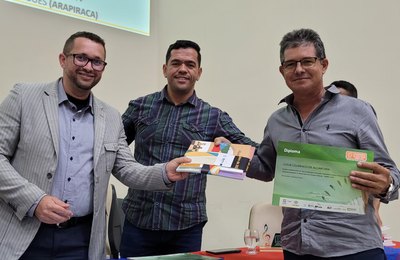 Estudantes recebem medalhas da Olimpíada Brasileira de Matemática das Escolas Públicas