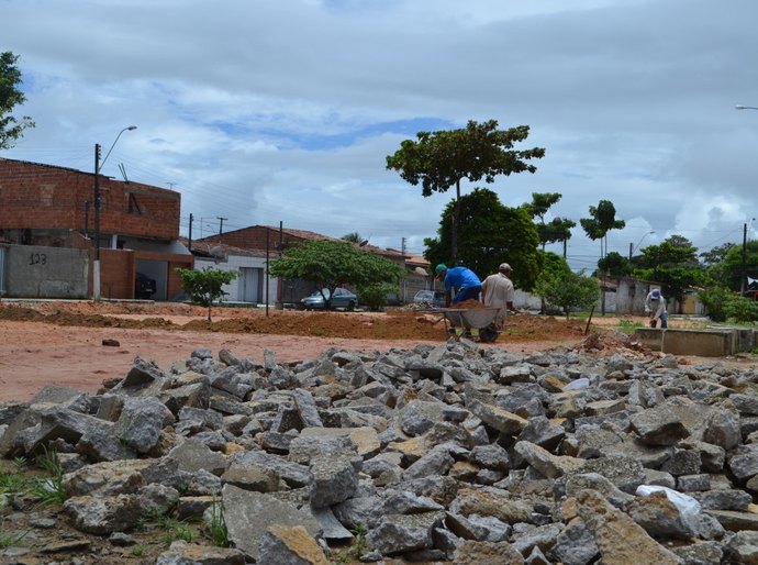 Prefeitura de Maceió avança na construção da Praça Cely Loureiro