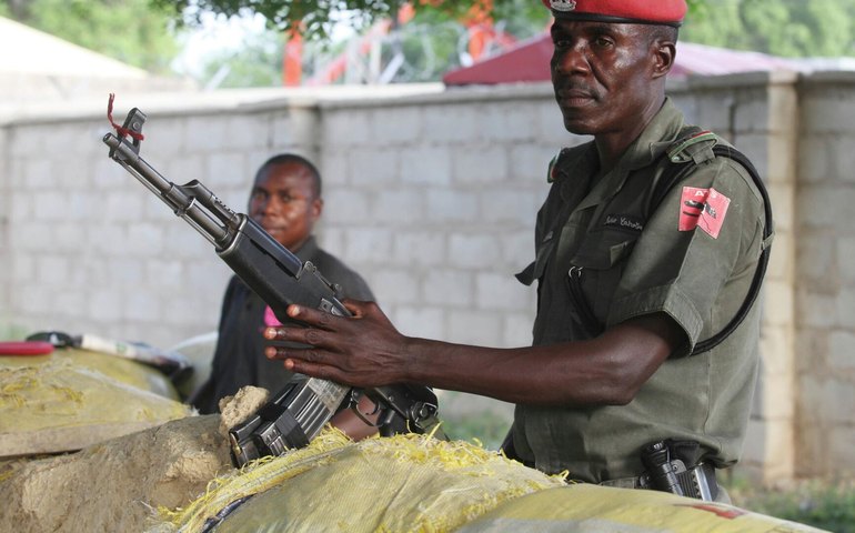 Fuzil AK-47: símbolo da libertação africana e das novas alianças internacionais