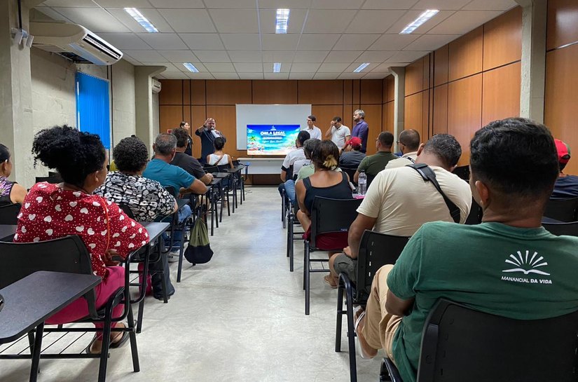 Ambulantes fazem capacitação sobre novas regras de comércio na faixa de areia