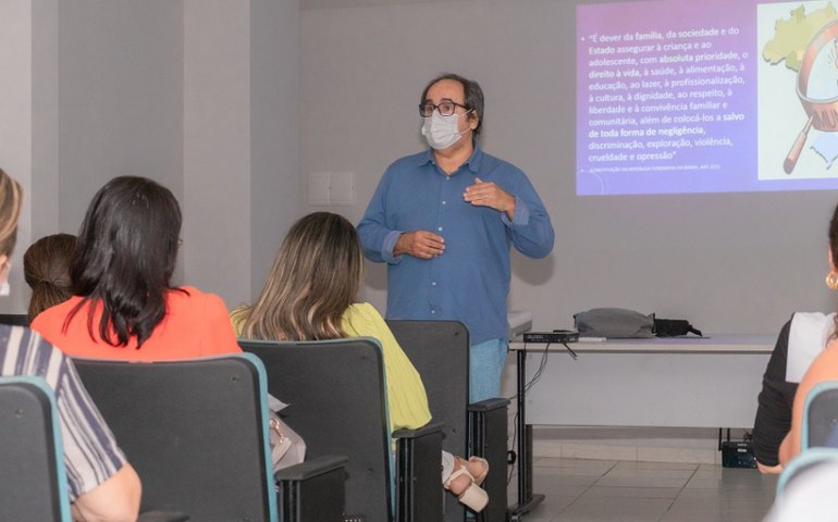 Saúde promove seminário sobre crescimento e desenvolvimento saudável na infância e adolescência