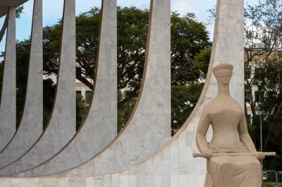 STF decide hoje se Bolsonaro e aliados viram réus pela trama golpista
