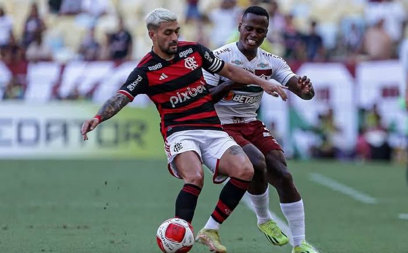 Flamengo bate Fluminense e fica mais perto do título