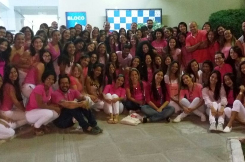 Outubro Rosa: estudantes de Enfermagem da FAT promovem ações de conscientização e prevenção ao câncer de mama e colo do útero