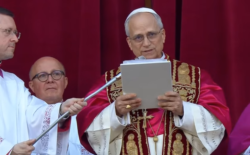 Vídeo do papa Leão XIV cantando em festa de Natal viraliza
