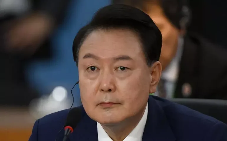 Ex-presidente sul-coreano é condenado a 5 anos de prisão