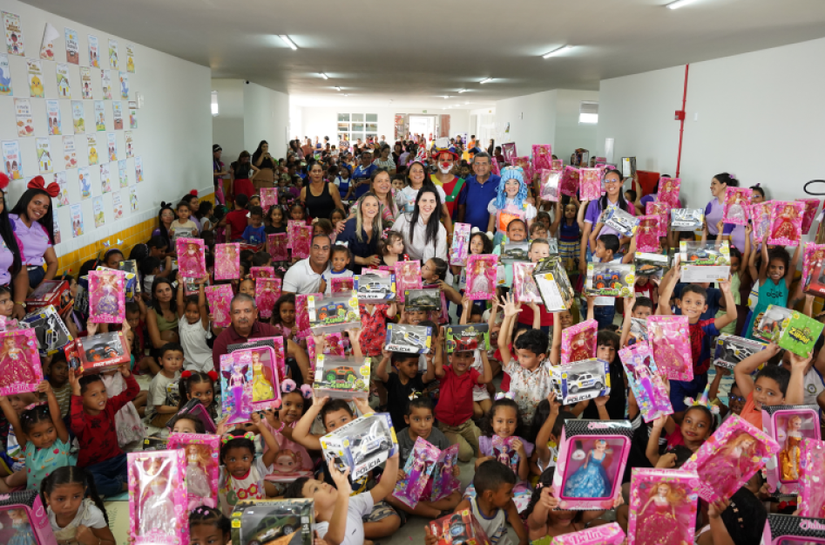 Prefeitura de Campo Alegre distribui 2.500 brinquedos para alunos do município