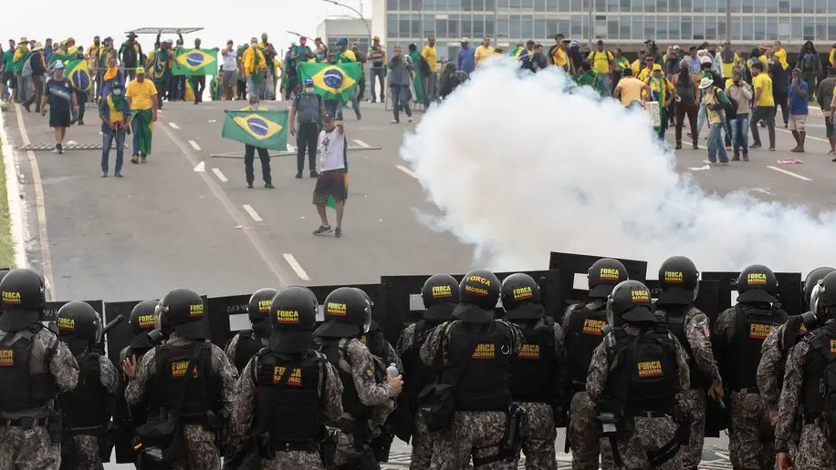 Denúncia contra Bolsonaro influencia projeto da anistia no Congresso