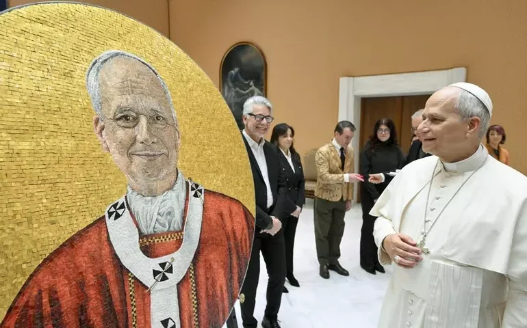 Mosaico com retrato de Leão XIV para basílica em Roma é concluído