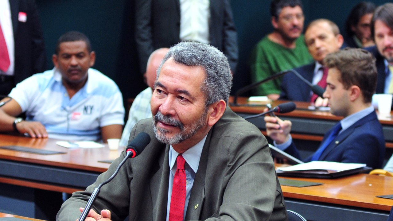 Paulão apresenta PEC que valoriza carreiras de fiscais e auditores