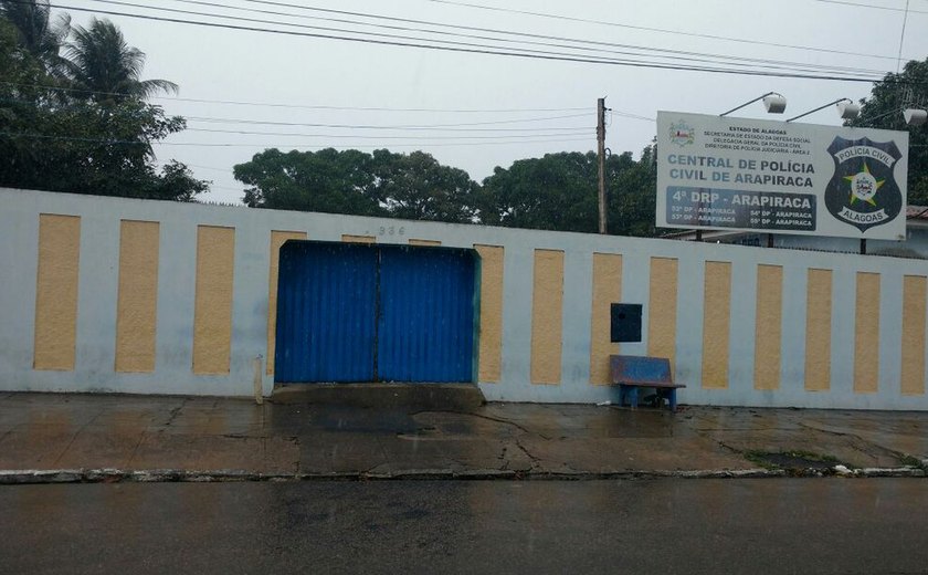 Traficante é preso com a esposa, por suspeita de roubo, no bairro Manoel Teles, em Arapiraca